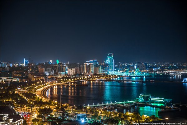 Азербайджан Баку ночная панорама