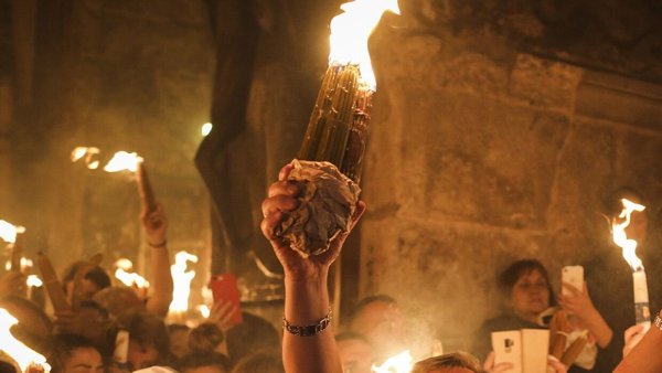 Зажжение огня на Пасху в Иерусалиме