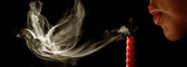 Дуть на свечу