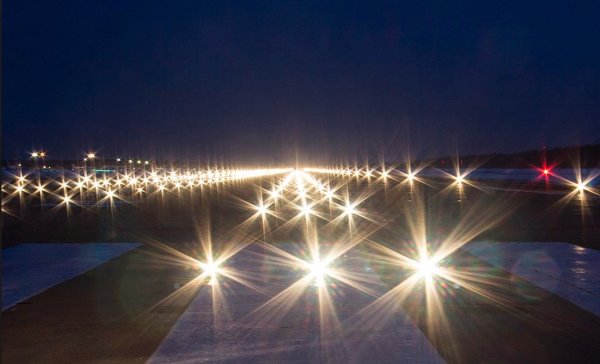 Взлетная полоса Домодедово ночью