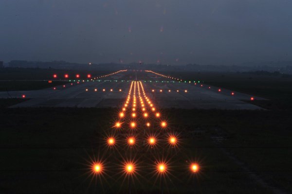 Светосигнальное оборудование ВПП Шереметьево