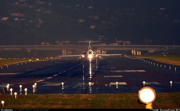 ВПП Пулково ночью