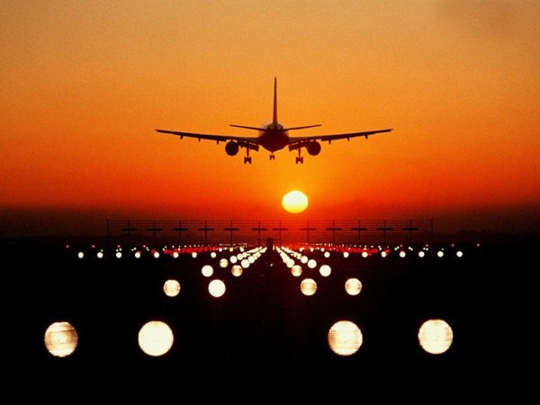 Самолет на закате