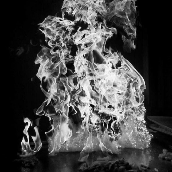 Огонь черно белый