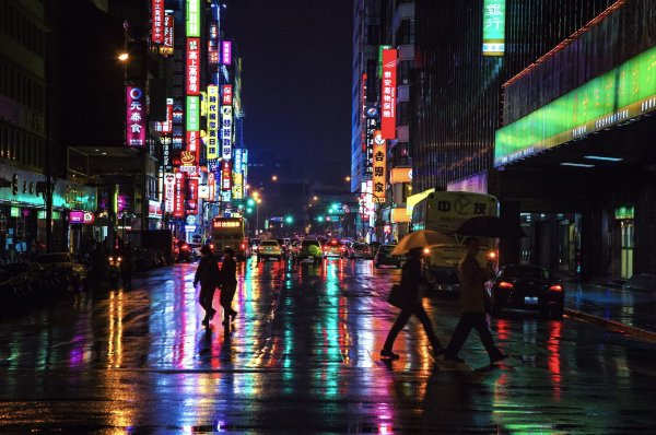 Ночной город под дождем