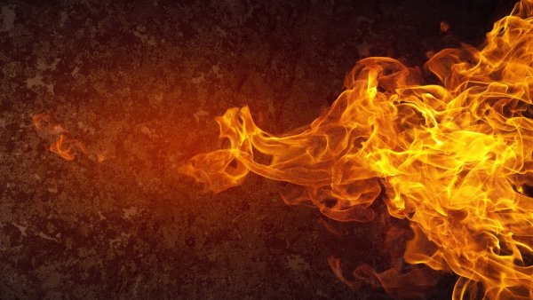 Огонь на клеточном фоне