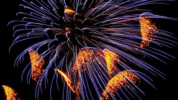 Ночное небо с фейерверком