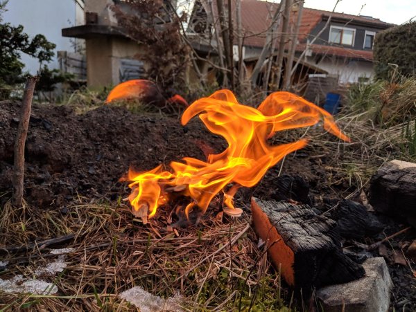 Открытый огонь пламя