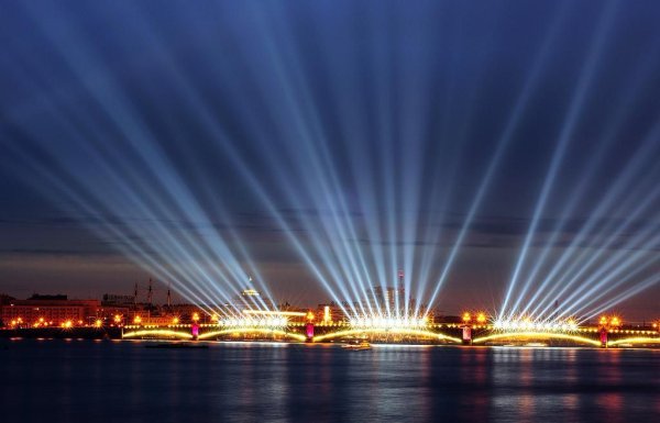 Я люблю этот город мостов печальных мостов