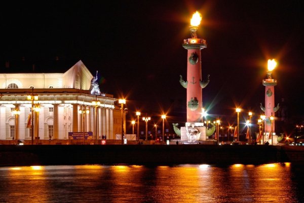 Ростральные колонны Васильевский остров