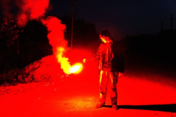 Фальшфейер красный