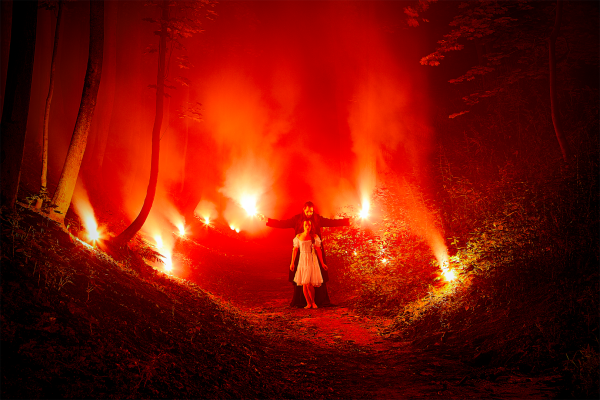 Фальшфейер горящий