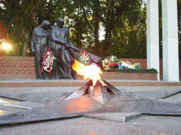 Памятник вечный огонь Тюмень