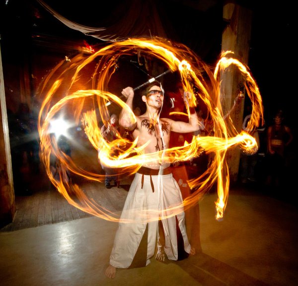 Танец с огненными шарами