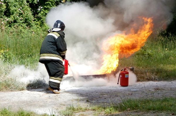Тушение пожара водой