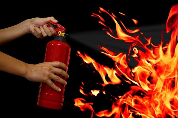 Огнетушитель и огонь