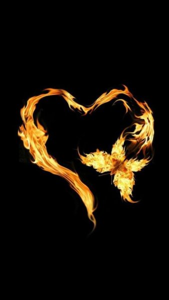 Огненное сердце на черном фоне