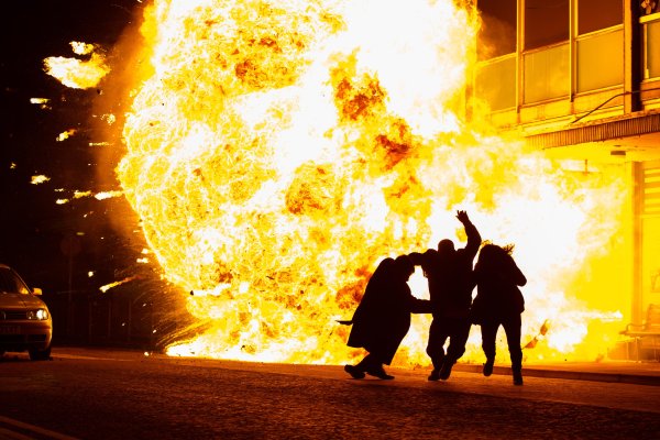 Огонь от взрыва