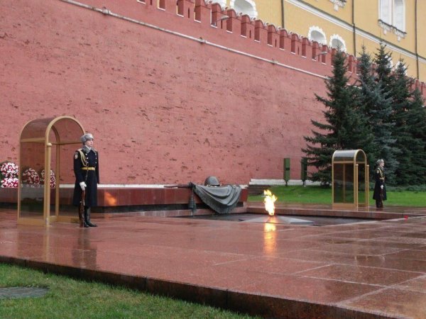 Могила неизвестного солдата Москва