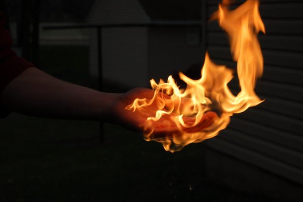 Пламя в руке