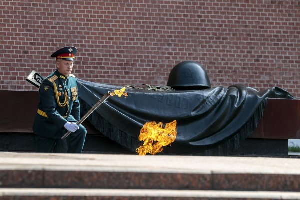 Караул у могилы неизвестного солдата Москва
