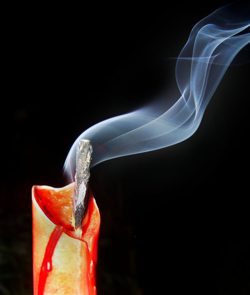 Потухшая свеча