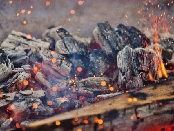 Пепел после костра