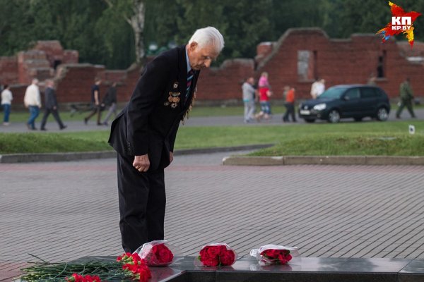 Ветераны у вечного огня