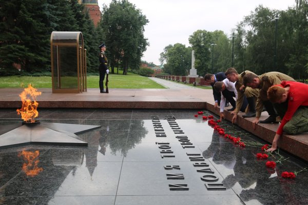 Мемориал неизвестному солдату Александровский парк