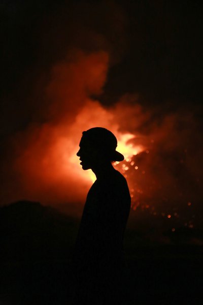 Огненный силуэт мужчины