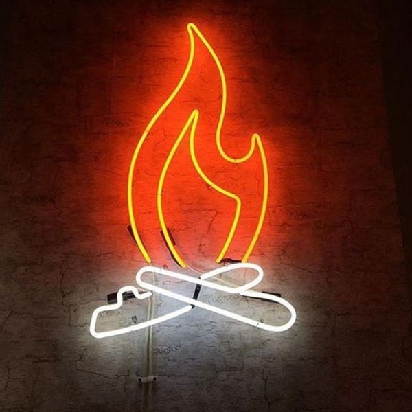 Оранжевая неоновая вывеска