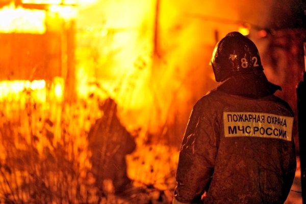 Пожарник со спины