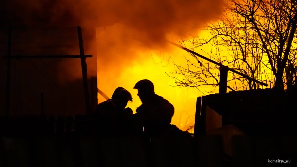 Пожарный в огне