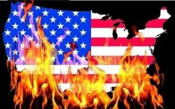 Горящий флаг США