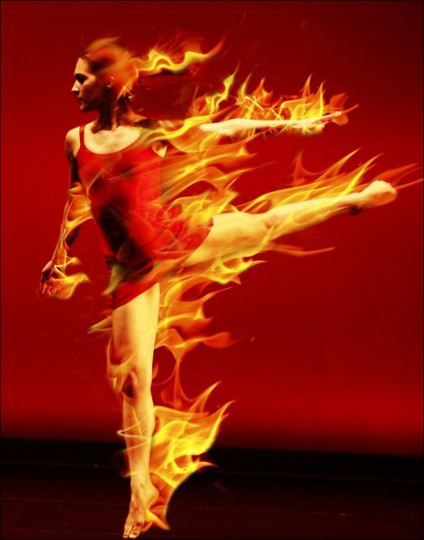 Девушка Танцующая в огне