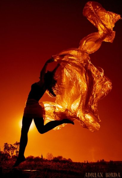 Танцующая в пламени