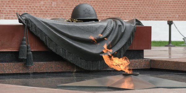 Вечный огонь неизвестному солдату