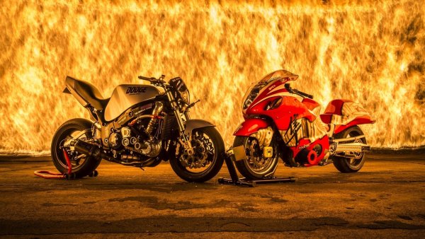 Мотоцикл в огне