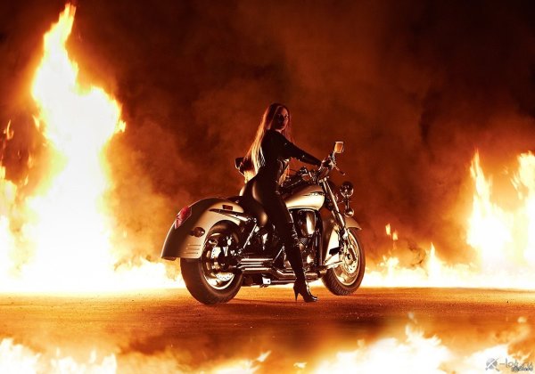 Пламя на мотоцикле
