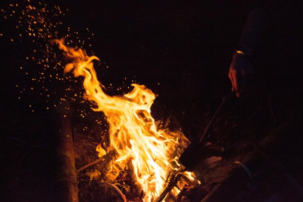 Огонь от костра