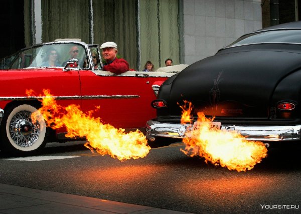 Огонь из трубы машины