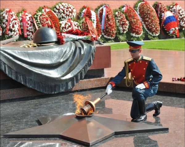 Москва вечный огонь могила неизвестного солдата