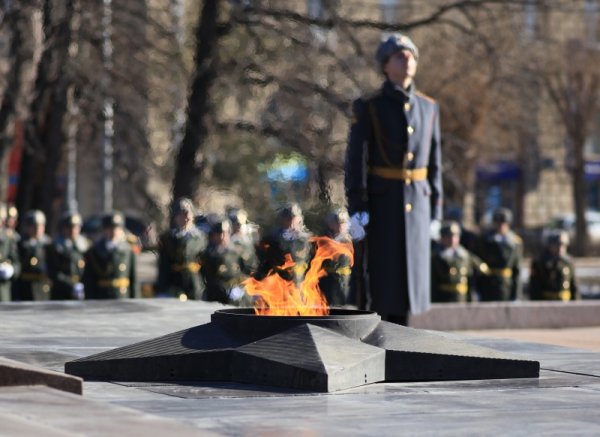 Фотографии вечного огня в Волгограде