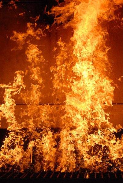 Горящий пожарник