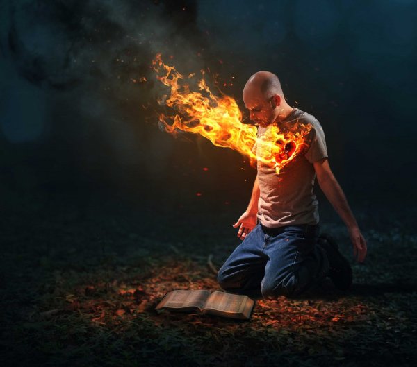 Человек с горящим сердцем