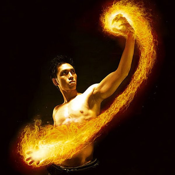 Человек с огнем в руках