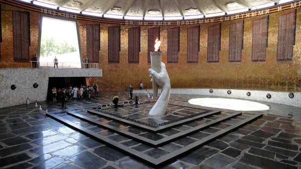 Вечный огонь Волгоград Мамаев Курган