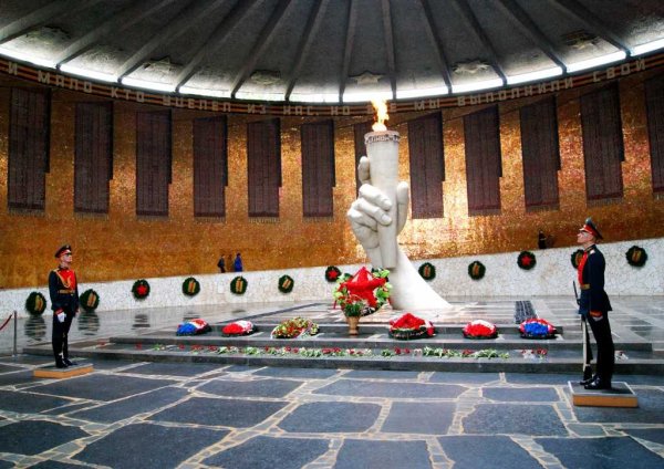 Вечный огонь Волгоград Мамаев Курган