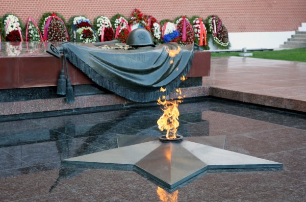 Москва вечный огонь могила неизвестного солдата