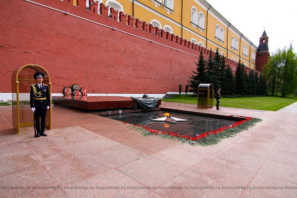 Вечный огонь на красной площади в Москве